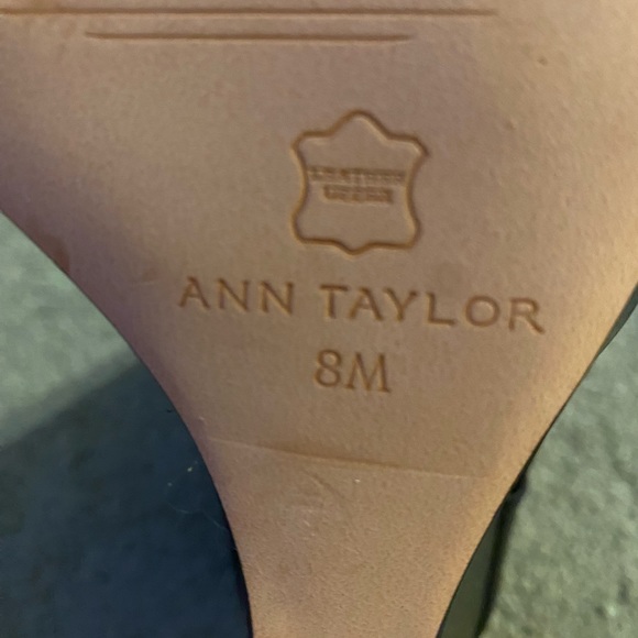 Beautiful ANN TAYLOR LEATHER BLACK BOOTIES BRAND NEW - Picture 7 of 7